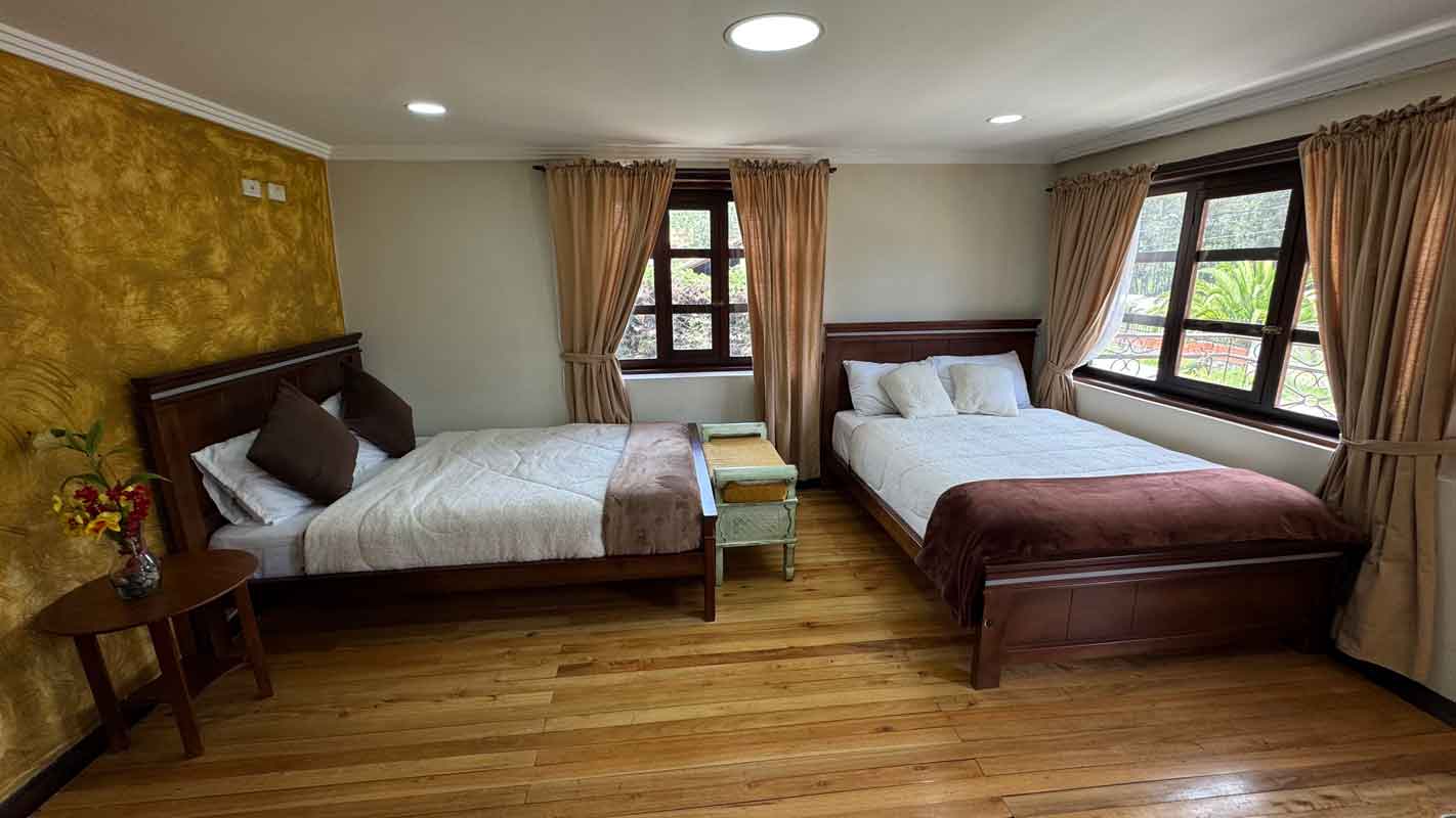 Habitación con dos camas dobles