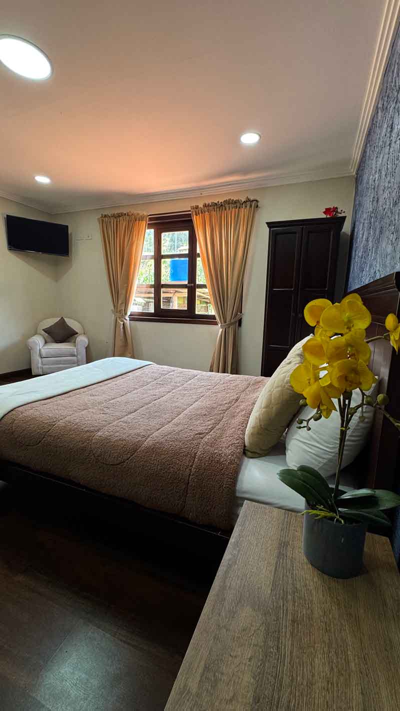 Habitación con flores frescas
