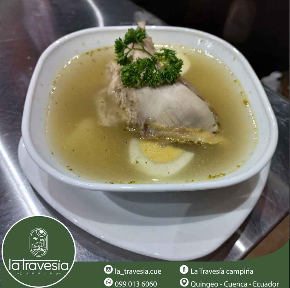 Caldo de gallina criolla